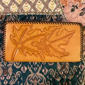 Pristine - Vintage Leather Engraved Leaf Wallet